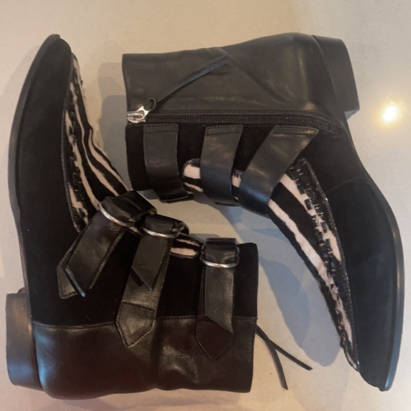Isabel Marant Rowi Ankle Boot (Black/Zebra) - Picture 7 of 8